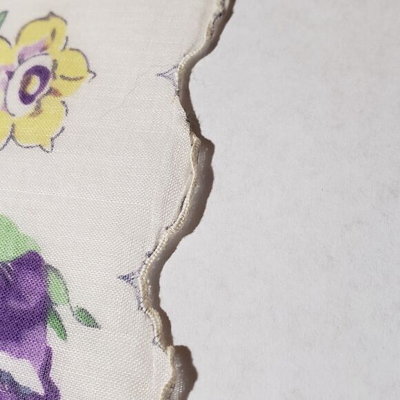 VTG HANKIE LG PURPLE FLOWERS GRAPHIC SCALLOPED EDGE POCKET SCARF BRIDAL WEDDING - Picture 9 of 12